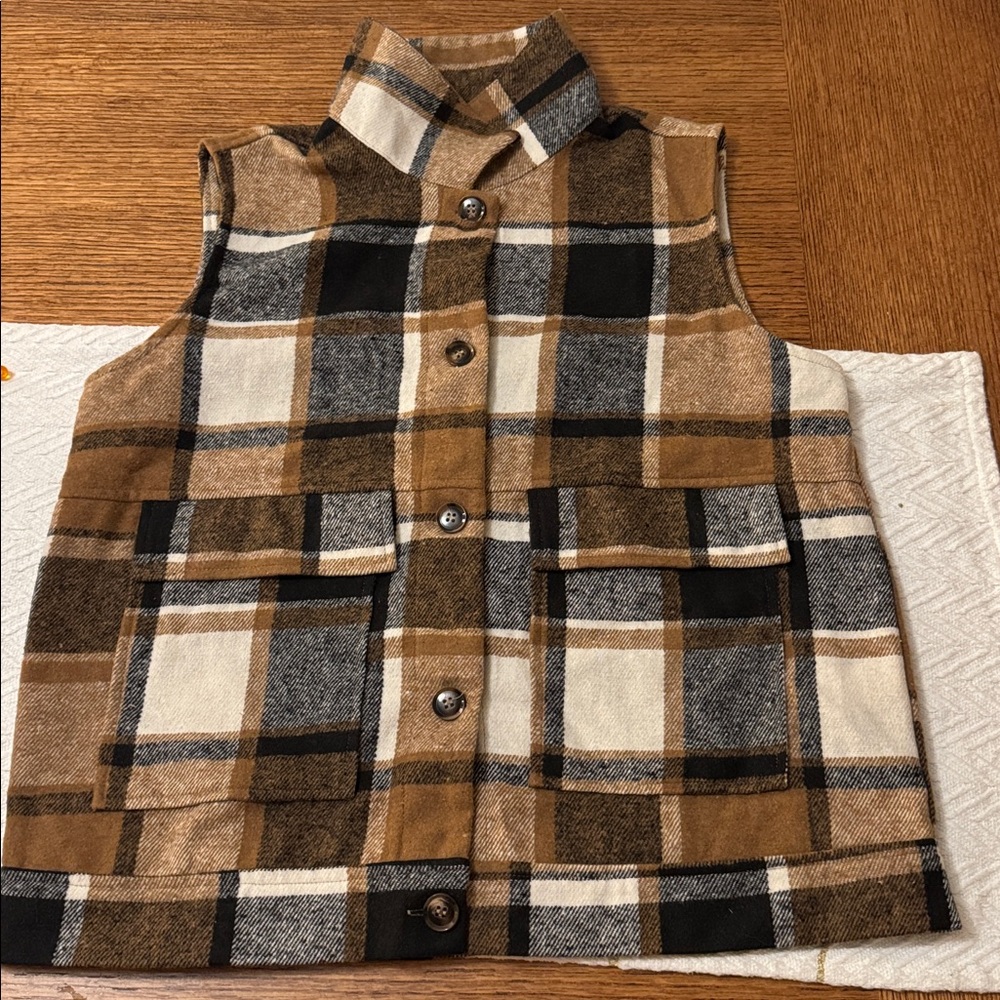 New plaid button down vest - Picture 5 of 6